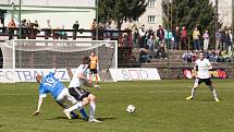 Z utkání Karviná (v bílém) - Vlašim 2:0.