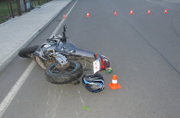 V Doubravě ve čtvrtek v podvečer havaroval motorkář. Řídil opilý.