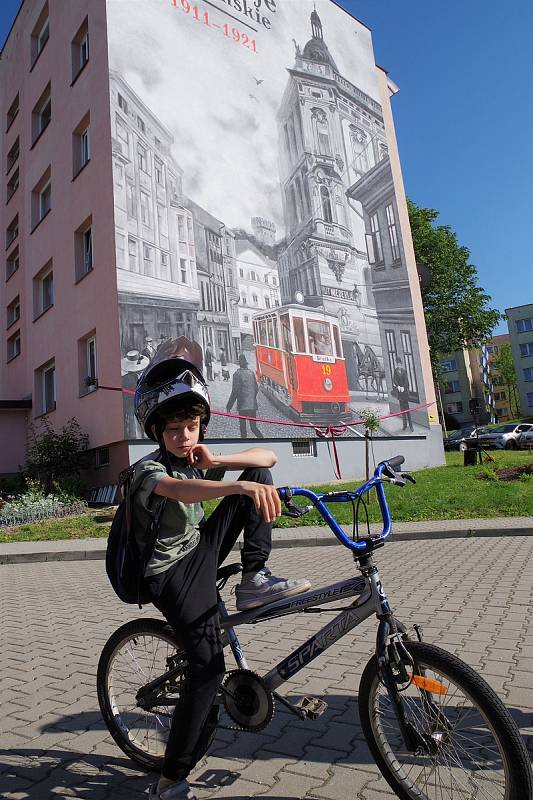 Mural, legendární těšínská tramvaj, Těšín, červen 2022.