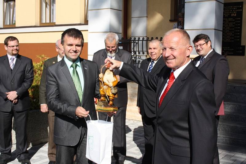 Prezident Zeman v hornické obci Stonava.