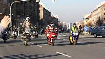 Vánoční vyjížďka motorkářů v Havířově. 