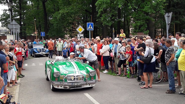 Setkání řidičů starých aut a motocyklů v Bohumíně, které pořádal Veteran car club Ostrava v sobotu 3. srpna 2019.