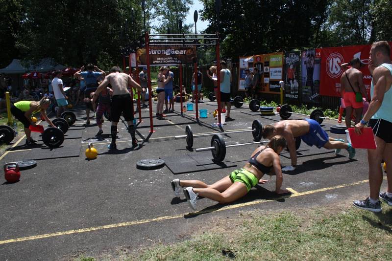 CrossFit závody Superior 14 Summer Games 2015 na letním koupališti v Havířově