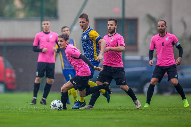 Divizní derby Bohumín - Havířov (v růžovém).