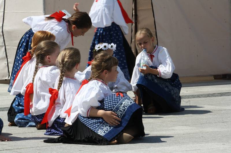 V Karviné se v rámci Dnů města konala v neděli folklorní přehlídka nazvaná Prolínání kultur. 