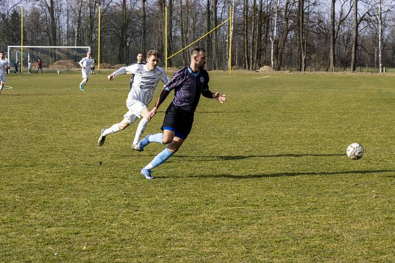 Zápas 17. kola krajského přeboru Petřvald na Moravě - Slavia Orlová 1:1.