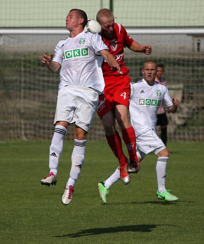 Fotbaloví dorostenci Karviné (v bílém) porazili doma Pardubice.