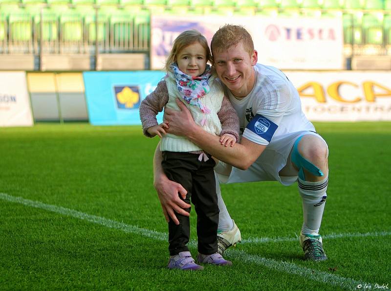 Z ligového utkání Karviná (v bílém) - Příbram 2:0.