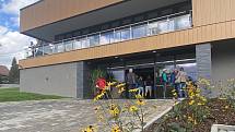 Základní škola v Návsí má novou tělocvičnu. 28. září 2022 pořádala škola prohlídku v rámci dne otevřených dveří.