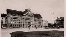 Historická budova radnice v Českém Těšíně na tehdejším náměstí E. Beneše.