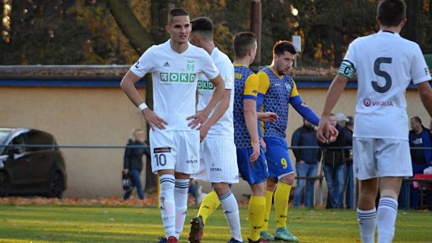 Fotbalisté MFK Karviná B v dohrávce 8. kola divize F vyhráli v sobotu na hřišti Bosporu Bohumín 2:0.