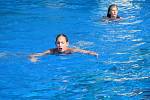 Tropické vedro přilákalo v pátek na havířovské Městské koupaliště kolem dvou tisíc lidí. Živo bylo ve všech bazénech. Zejména děti si pořádně užily různé vodní atrakce.