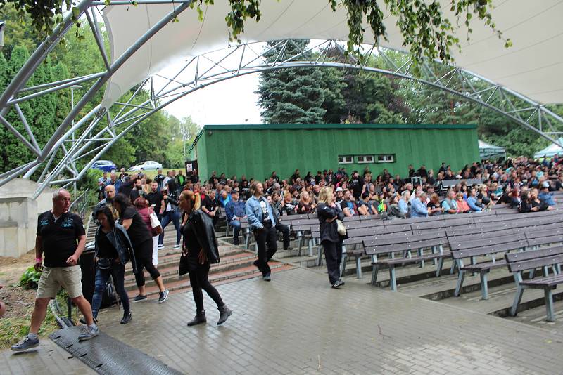 V orlovském amfiteátru se konal 10. ročník charitativního festivalu s názvem Rocktherapy.