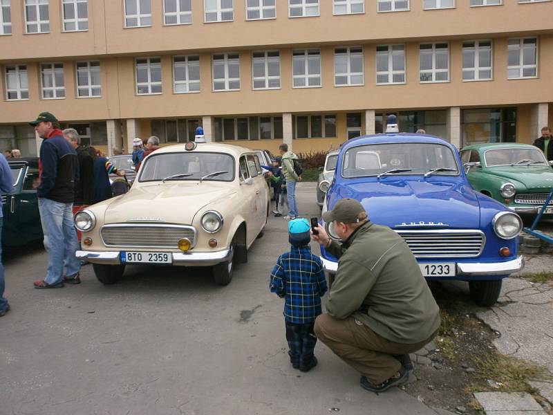 Sraz autoveteránů v Orlové. 