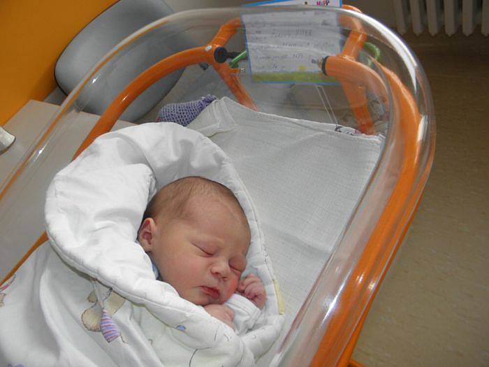 Vítek Syrový se narodil 3. ledna mamince Monice Syrové z Karviné. Porodní váha Vítka byla 3550 g a míra 50 cm.