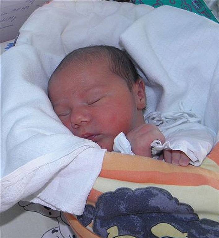 Paní Marcele Hopjakové z Karviné se 10. května narodila dcerka Kristýnka. Porodní váha holčičky byla 3290 g a míra 48 cm.