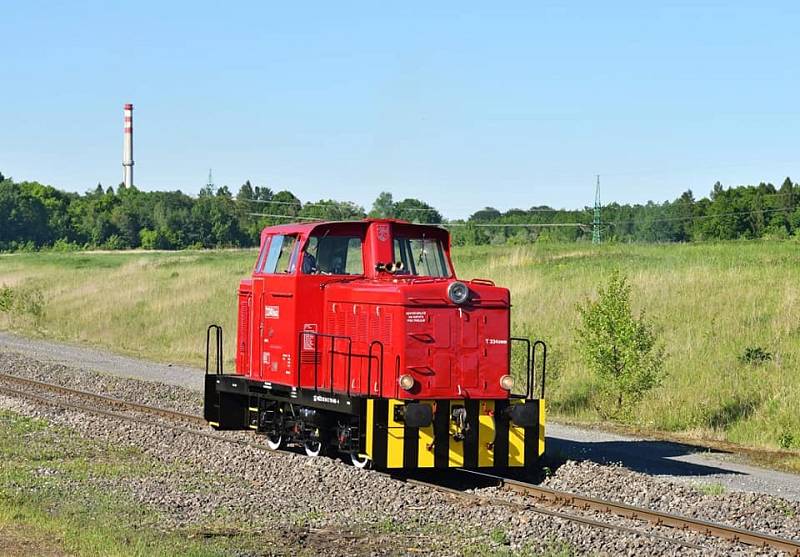 Členové Slezského železničního spolku dokončili během větší vyvazovací opravy i kompletní přelakování své největší lokomotivy T334.0966 (710.466), které se přezdívá Rosnička. Květen 2022.