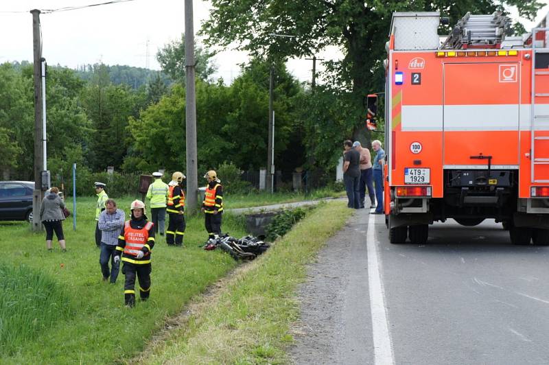 Zásah záchranářů u nehody motorkáře v Albrechticích. 