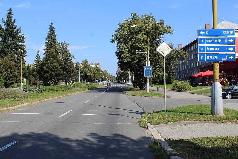 Úsekový radar na Dlouhé třídě v Havířově.