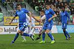 Karvinští fotbalisté (v bílém) zaslouženě porazili Liberec 2:1.