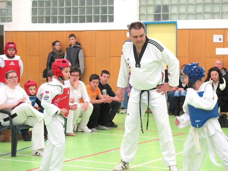 V tělocvičně Základní školy 1. máje si v sobotu dali sraz mladí sportovci, vyznavači korejského bojového umění taekwondo.