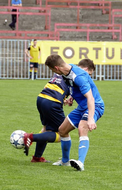 Havířovští fotbalisté (v modrém) přehráli Frýdlant jasně 3:0.