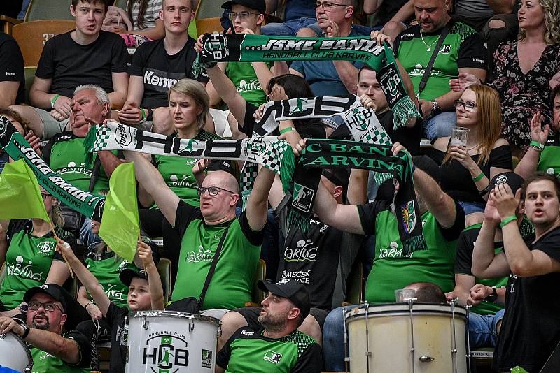 Fanoušci hnali házenkáře Baníku za vítězstvím, vytvořili jim skvělou a bouřlivou atmosféru v hale. Karviná v prvním zápase finále play-off extraligy doma porazila Plzeň 33:28.