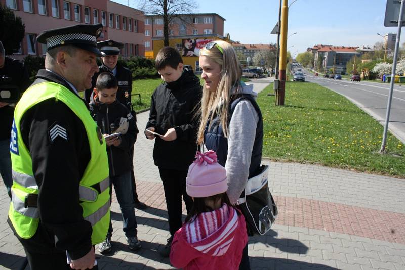 Společná hlídka havířovských strážníků a školáků. 