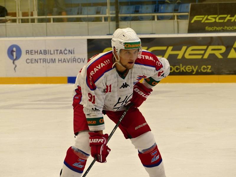 Havířovští hokejisté (v modrém) podlehli doma Porubě 2:3.