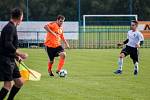 Petrovické derby v I.B třídě pro sebe získali fotbalisté Interu (v bílém), kteří vyhráli u kolegů ze Závady 2:1.