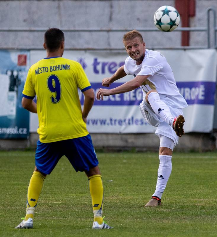 V pohárovém derby se radovali fotbalisté Dětmarovic (v bílém), kteří porazili sousední Bohumín až po prodloužení.