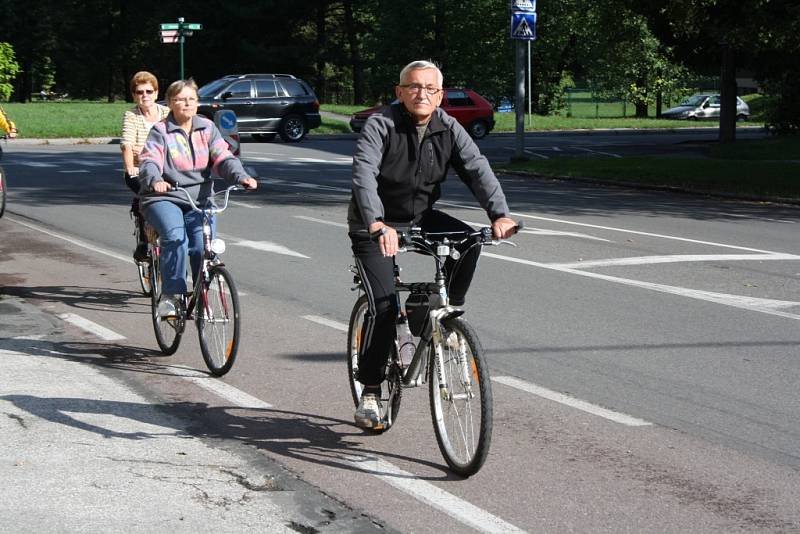 Cyklistická vyjížďka seniorů. 