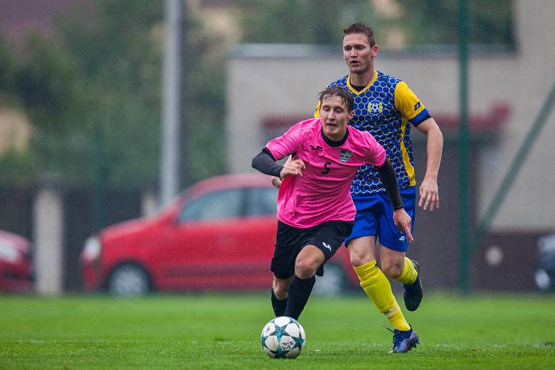 Divizní derby Bohumín - Havířov (v růžovém).