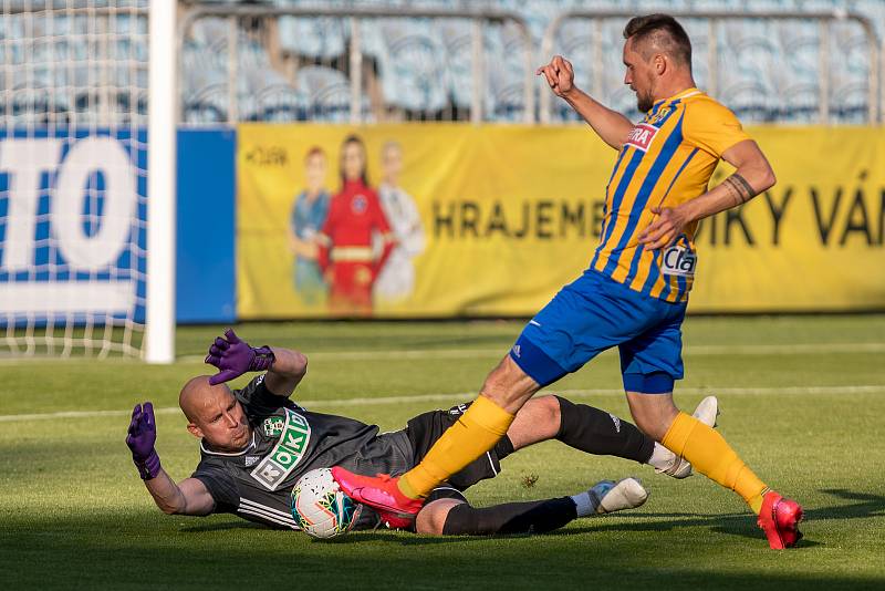 Ligové derby nepoznalo vítěze. Opava remizovala s Karvinou (v bílém) bez branek.