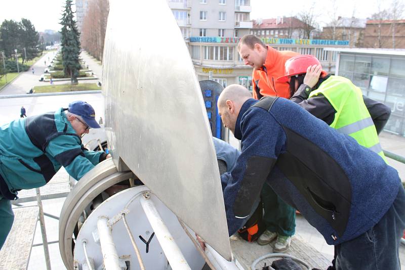 Oprava pohonu kyvadla v centru Havířova.