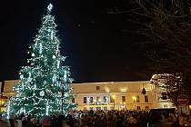 Karvinský vánoční jarmark, rozsvícení stromu, Karviná, 27. listopadu 2022.