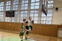 Basketbalisté Sokola Karviná ve víkendovém dvoukole II. ligy, skupiny C, porazili Třebíč 83:59 a Žďár n. S. 103:59.