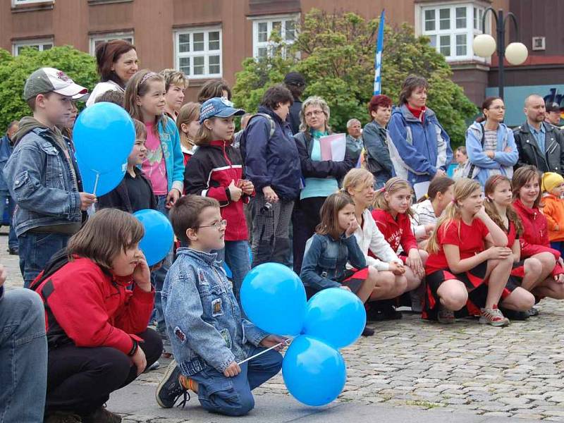 Náměstí i přes nepřízeň počasí navštívilo přes 300 lidí.