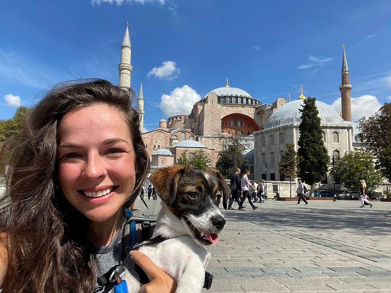 Nicolette Havlová, mladá cesrtovatelka z Havířova, zvládla za 104 dní pěší cestu z havířova do Istanbulu. Fotografie pořídila na cestě přes Rumunsko a Turecko.