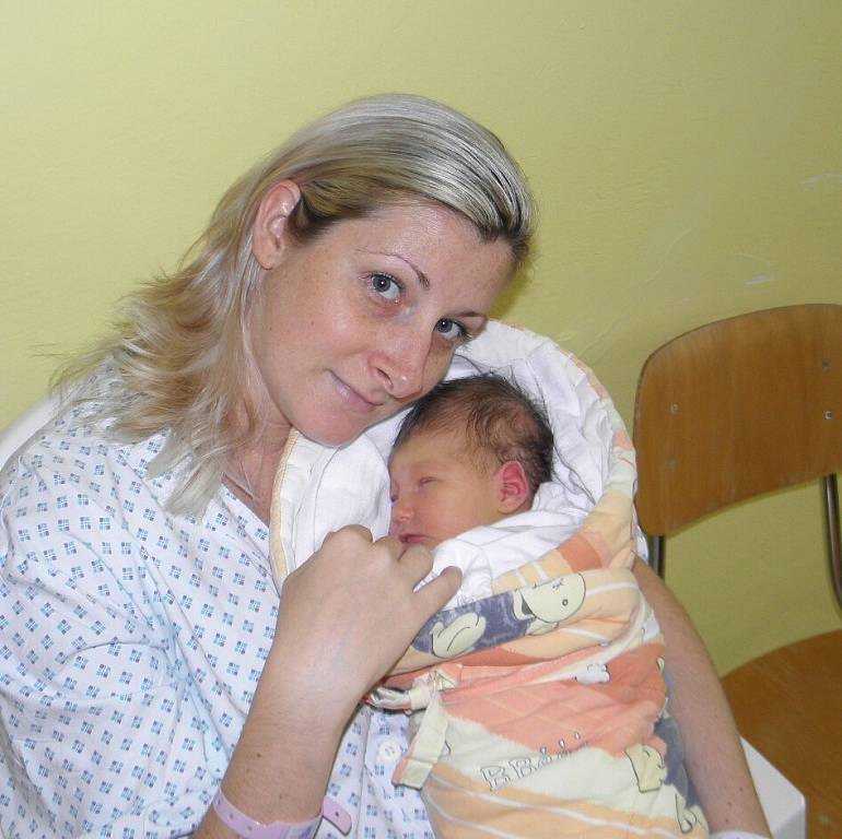 Ella Jedličková se narodila 24. srpna mamince Marcele Bonczkové z Orlové. Porodní váha miminka byla 3430 g a míra 52 cm.