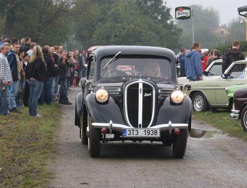 Sraz auto a moto veteránů v Orlové.