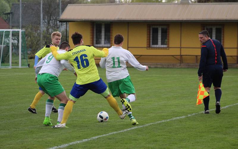 Utkání I.A třídy Stonava - Dolní Datyně (v bílém).