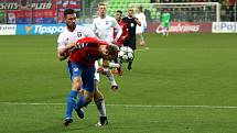 Karvinští fotbalisté (v bílém) odehráli proti Plzni výborný zápas, ale bodů se nedočkali.