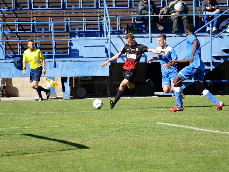 Z utkání Havířov (v modrém) - Opava B.