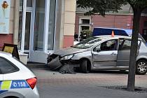 Řidič nezvládl řízní a v Havířově havaroval.