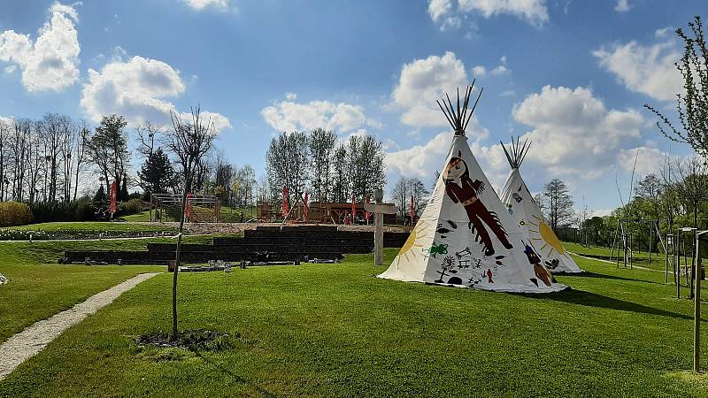 Zábavu dětem a pohodu dospělým nabízí Park Dakol v Petrovicích u Karviné. Velkou atrakcí je bezesporu mini zoo, kde si děti mohou zvířata vzít i do ruky.