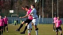 Okresní derby v divizi. Dětmarovice (v bílém) porazily Havířov 1:0.