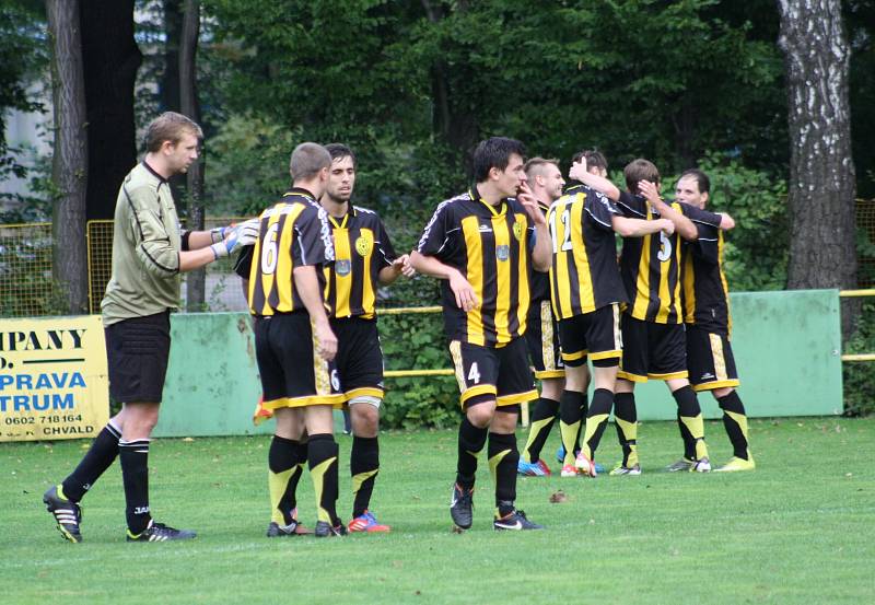 Derby mezi Těšínem (pruhované dresy) a Dětmarovicemi skončilo nerozhodně.