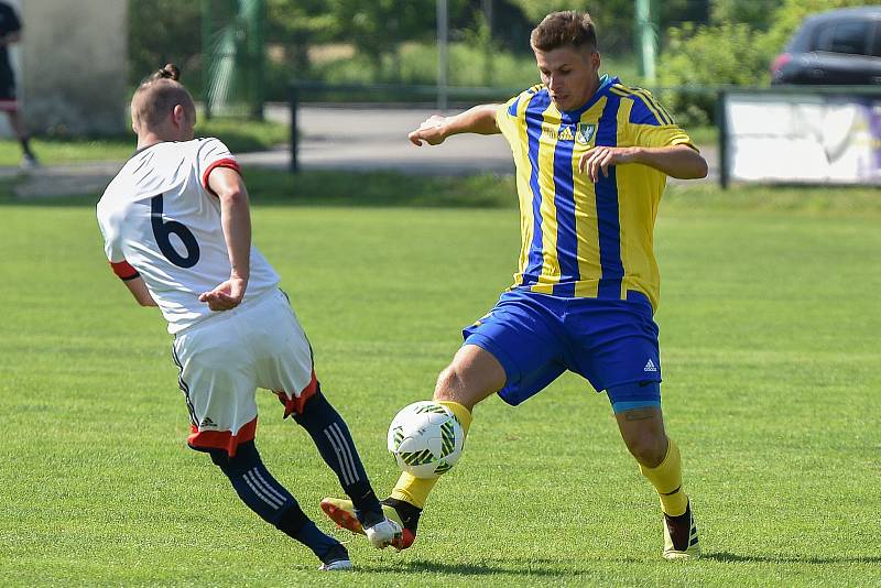 Fotbalový klub SK Stonava. V poslední přípravě před sezonou domácí hráči (ve žlutém) porazili Věřňovice 4:1.