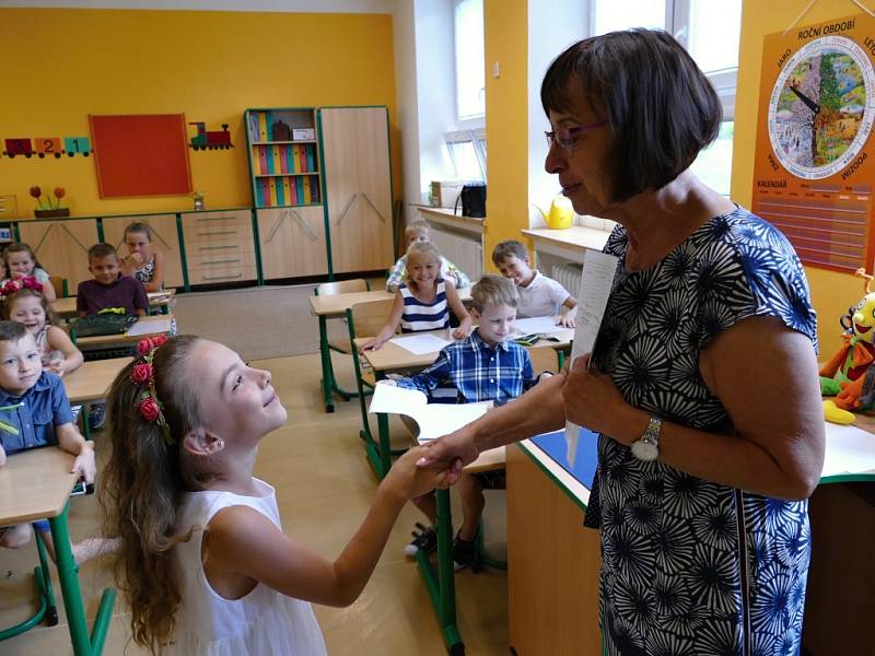 Předávání vysvědčení na Základní škole Gorkého v Havířově, pátek 28. června 2019.